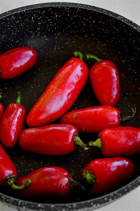 Запеченный острый перец халапеньо с сыром - СделаемВкусно.ру