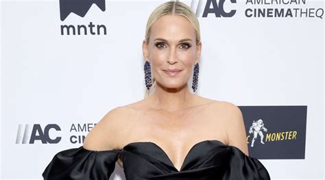 Look Molly Sims Brings The Heat Sizzles In Bikini In Snowy Utah Si Lifestyle