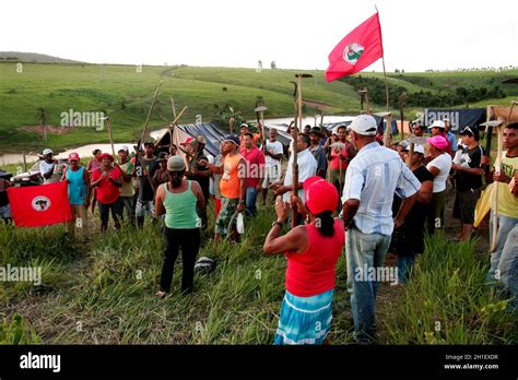 Landless Workers Movement Hi Res Stock Photography And Images Alamy