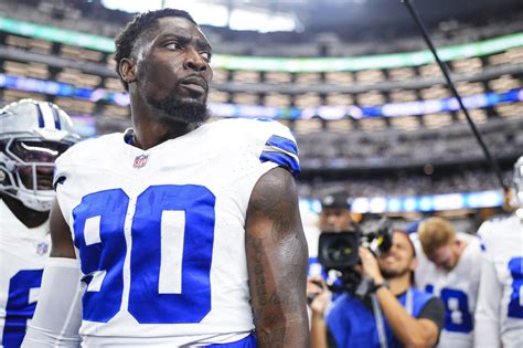 Cowboys Star DE DeMarcus Lawrence Signs With Seahawks in Blockbuster Move