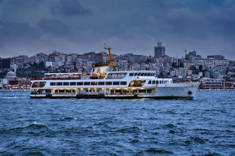 Premium Photo Istanbul At Night Turkiye