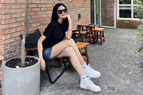 Ngắm nhan sắc mỹ miều của hot girl Sài Thành Titanic Nơi mọi thứ được chia sẻ