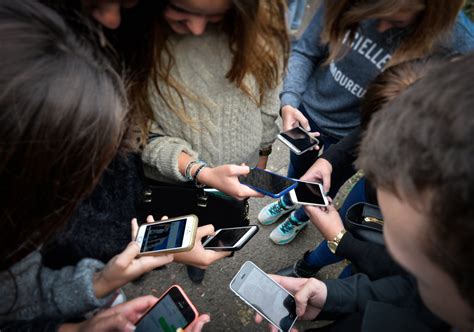 France Société Droit à l oubli ex acteur de porno gay il veut conserver son poste au lycée