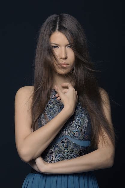 Free Photo Fashion Portrait Of Elegant Woman Brunette Girl Perfect Make Up