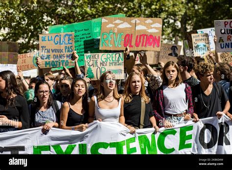 Journee Mondiale De La Jeunesse Hi Res Stock Photography And Images Alamy