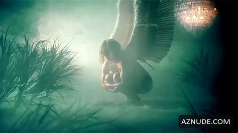 Jennifer Lopez Sexy Showing Off Her Hot Figure As She Strips Naked In