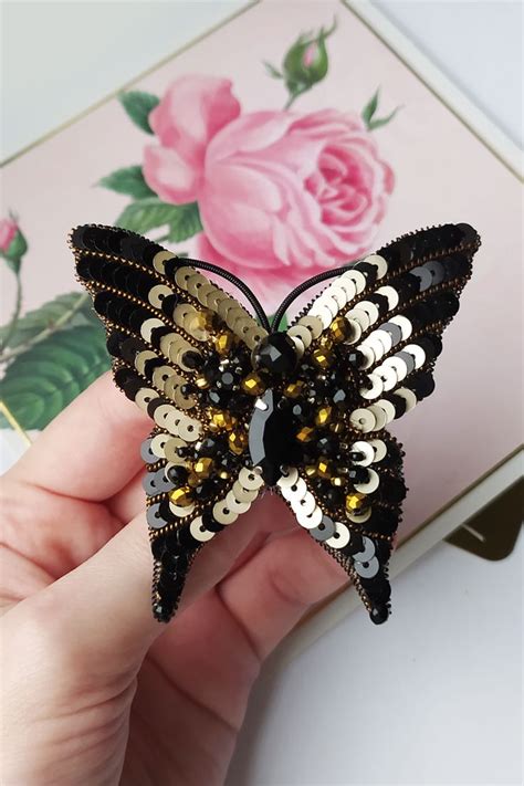 Брошь из бисера бабочка в магазине Вконтакте