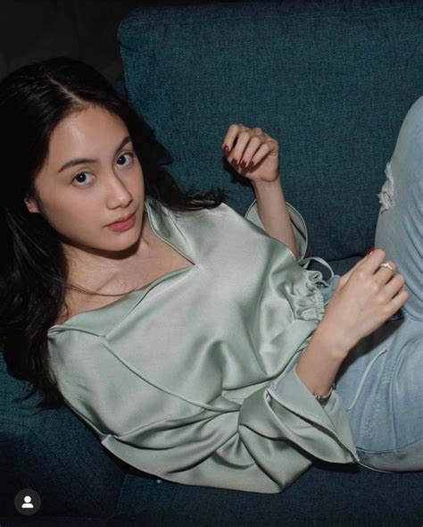 x Việt được gọi là Đệ nhất hot girl Lào khoe mặt mộc làm dân tình bấn loạn