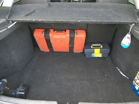 Крепление для инструмента, пыльники — Lada Приора хэтчбек, 1,6 л, 2010 ...