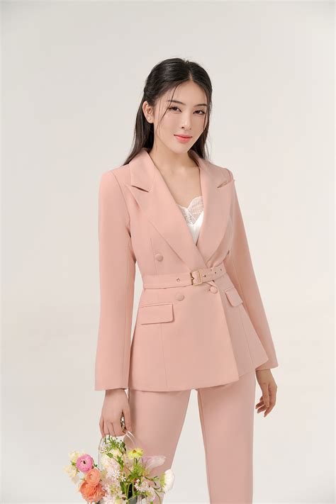 Areum Relaxed Fit Shoulder Padded Blazer In Nude Pink Chello