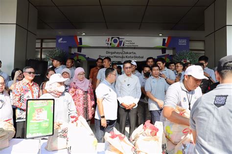 Pj Gubernur Tinjau Bazar Umkm Dan Pasar Murah Perumda Pasar Jaya