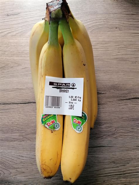 My bananas weighed exactly 1 kg and cost exactly 1€ : r/mildlyinteresting