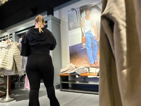 White Chick Phat Ass At The Mall Pt2 Latina Forum