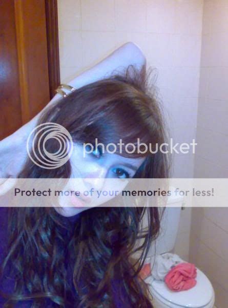 Aura Kasih Seksi Hot Telanjang Bugil