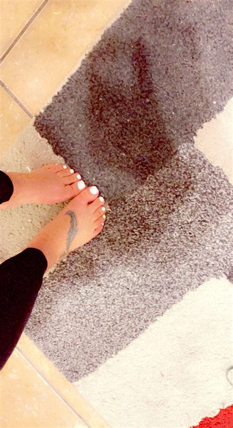 Latina Toes Fun With Feet
