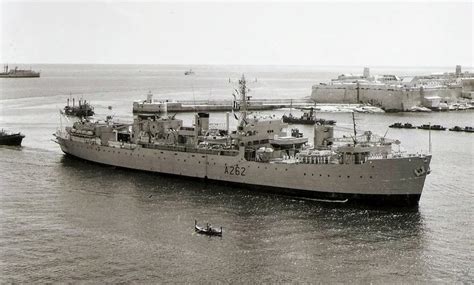 Jcs Naval Maritime And Military News Hms Sirius F40 Was A Leander