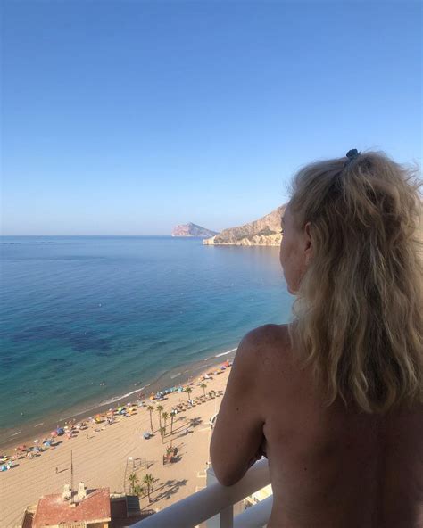 El Verano De Rosa Benito Del Desnudo Al Posado En Bikini