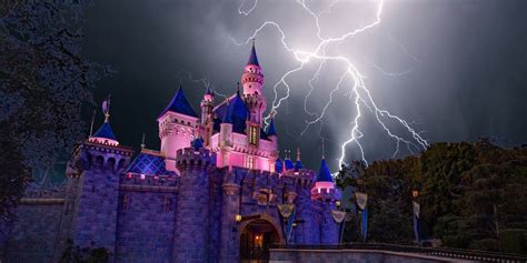 Disneyland Braces For Powerful Storms Winds To Reach 50 Mph As