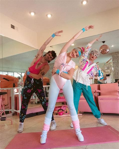 Hot girl Na Uy nổi như cồn sau 1 đêm tuổi 17 mặc style búp bê hút triệu người ái mộ