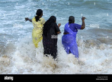 PEOPLE ENJOYING AT THE BEACH IN TIRUCHENDUR TAMILNADU Stock Photo Alamy