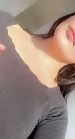 I Love Dropping My Huge Tits Scrolller