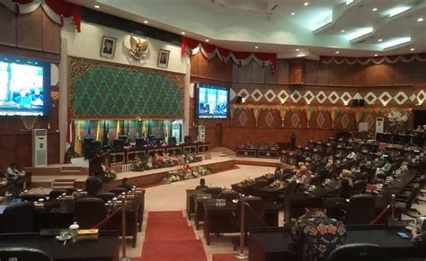 Anggota DPRD Kritik Mutasi Kepsek Di Sidang Paripurna Dewan Pendidikan Riau