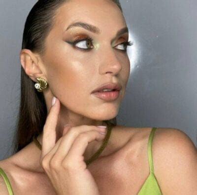 Modelka LovelyeMia na kameře živá sex show a chat zdarma Stripchat