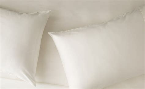 Get Hot At Night How To Choose The Best Pillow For Hot Sleepers Saatva