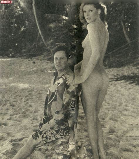 Naked Kirsten Gille In Luna Di Miele In Tre