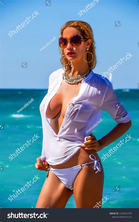 Sexy Blonde Model Bikini Beach库存照片 Shutterstock