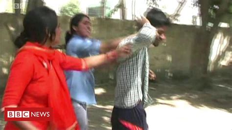 O Pol Mico Esquadr O Que Combate O Ass Dio Sexual Nas Ruas Da Ndia Bbc News Brasil