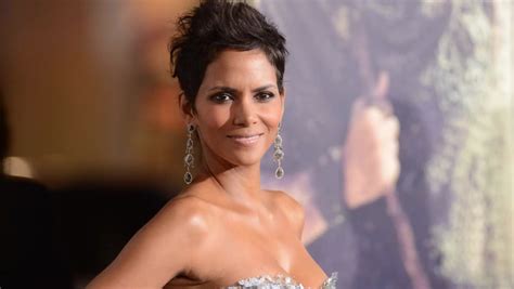 Halle Berry 53 Strips Completely Nude For Eye Popping Pillow