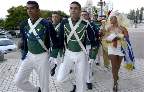 Căsătoria între persoane de acelaşi sex a devenit legală în Uruguay