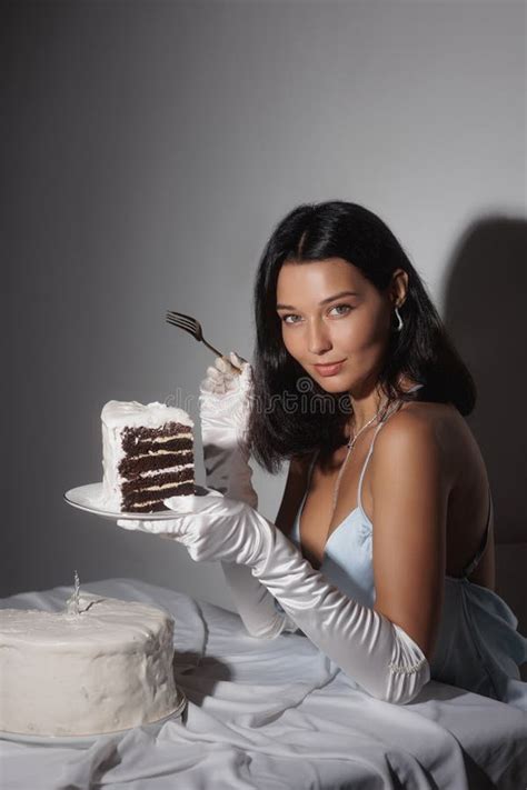 Skinny Brunette Stock Photos Free Royalty Free Stock Photos From Dreamstime