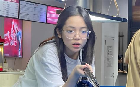 Chuyện tình của hot girl chuyển giới và anh chồng bẻ cong thành thẳng