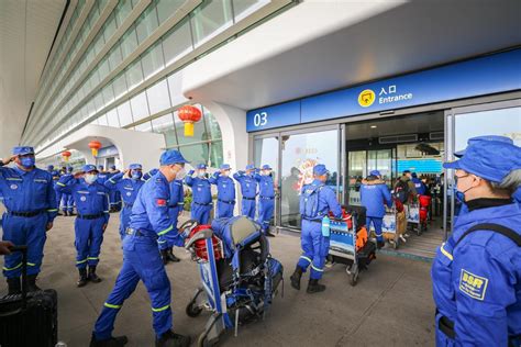 中国蓝天救援队，出发！塔台：愿你们早日凯旋 极目新闻