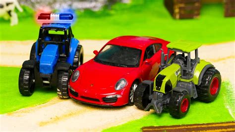 Полицейский трактор гонится за нарушителем. Полицейская погоня на ферме ...