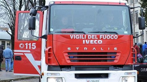 Concorso Pubblico Bando Per Assistenti Vigili Del Fuoco Con Terza