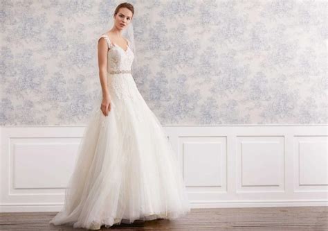 Brautkleid in Nude in A Linie mit Tüllrock bestickter Spitze Strassgürtel und Sweetheart