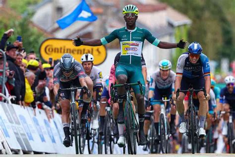 Tour De France Biniam Girmay Gewinnt Etappe Im Massensprint