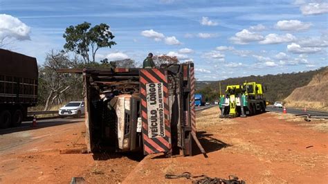 Acidente Br 050 Araguari Interdição - Acidente BR-050: Carreta tomba deixando motorista ferido e trecho ...