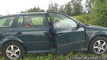 Recogen A La Abuela Y Follan Afuera Xvideos