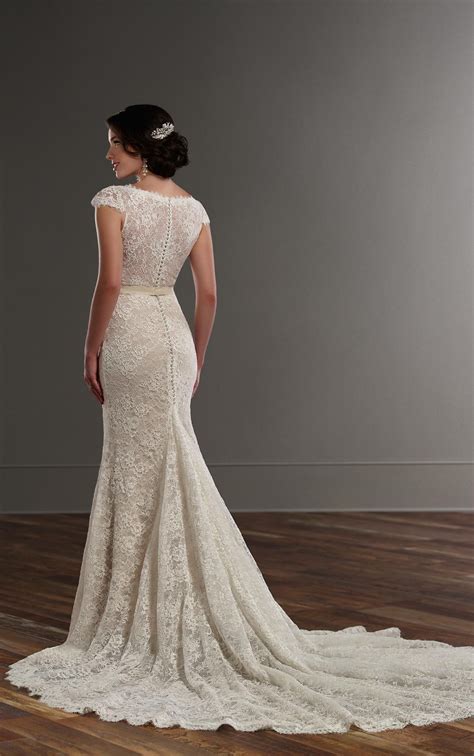 Vintage lace wedding dress with cap sleeves - Martina Liana | Wedding
