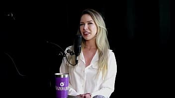 Est Fazendo Bastante Sexo Anal Gozou Tem Um Vibrador Que A Faz Ter Squirting Sozinha E O Seu