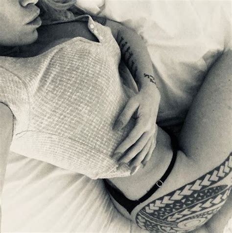 El posteo hot de Florencia Peña en medio de la polémica por el poliamor Infobae