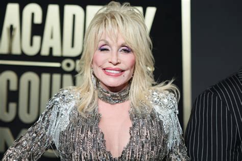 Dolly Parton Announces Musical About Her Life Story Is Coming To Broadway