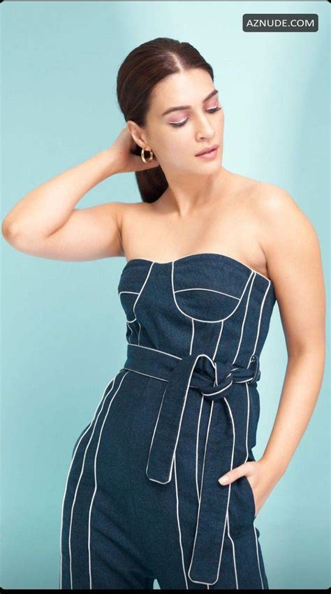 Kriti Sanon Hot Body Naked Bowling Battle AZNude