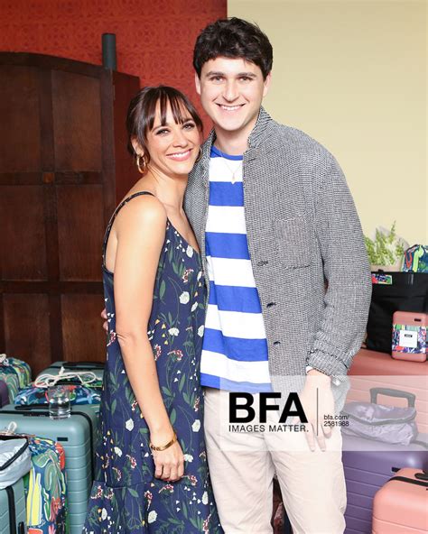 A Timeline of Rashida Jones and Ezra Koenigs Relationship - Hey Alma