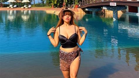 Hot Sexy Rowhi Rai Bikini Pics