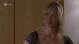 Naked Anna Schudt in Mörderisches Wespennest